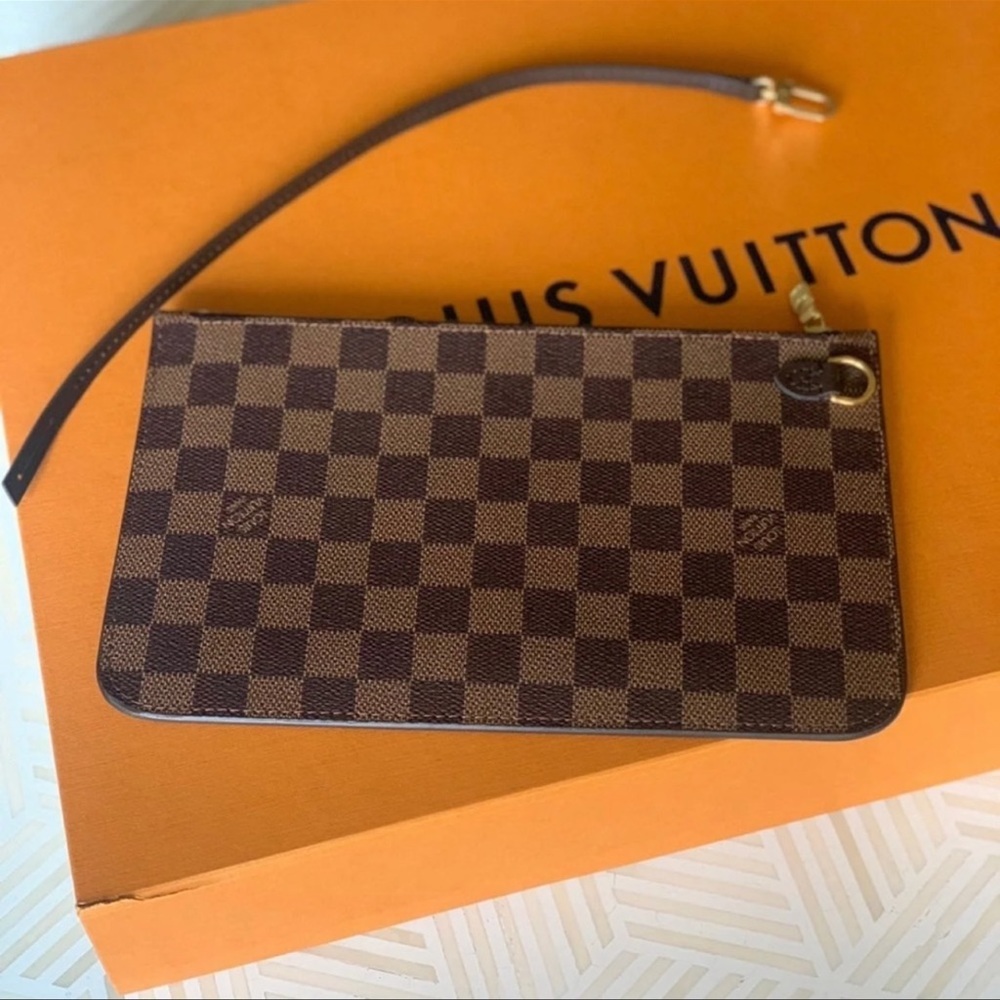 Louis Vuitton Neverfull MM Damier pouch
